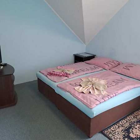 Hotel Kamenny Vrch Chomutov Kültér fotó