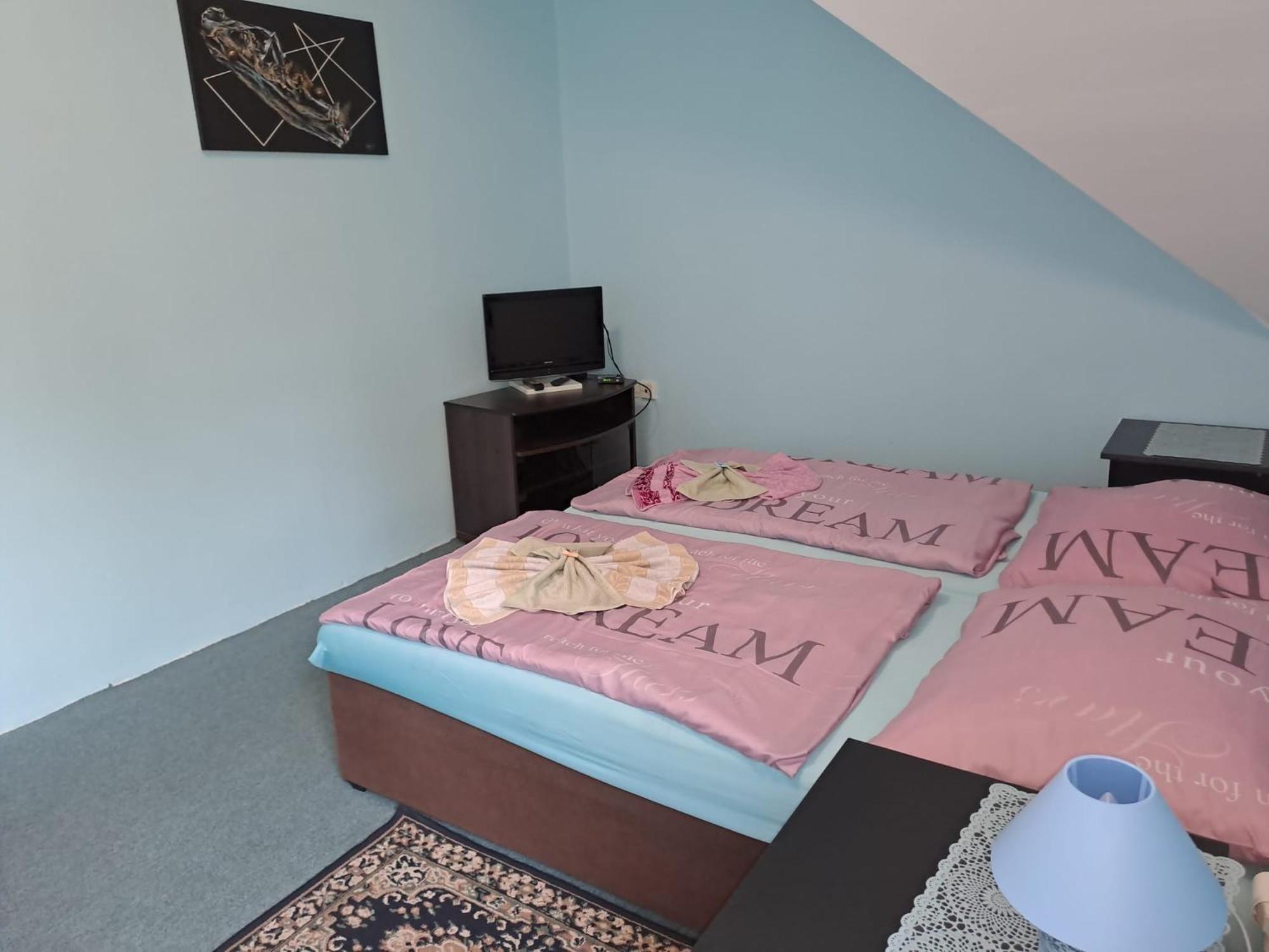 Hotel Kamenny Vrch Chomutov Kültér fotó