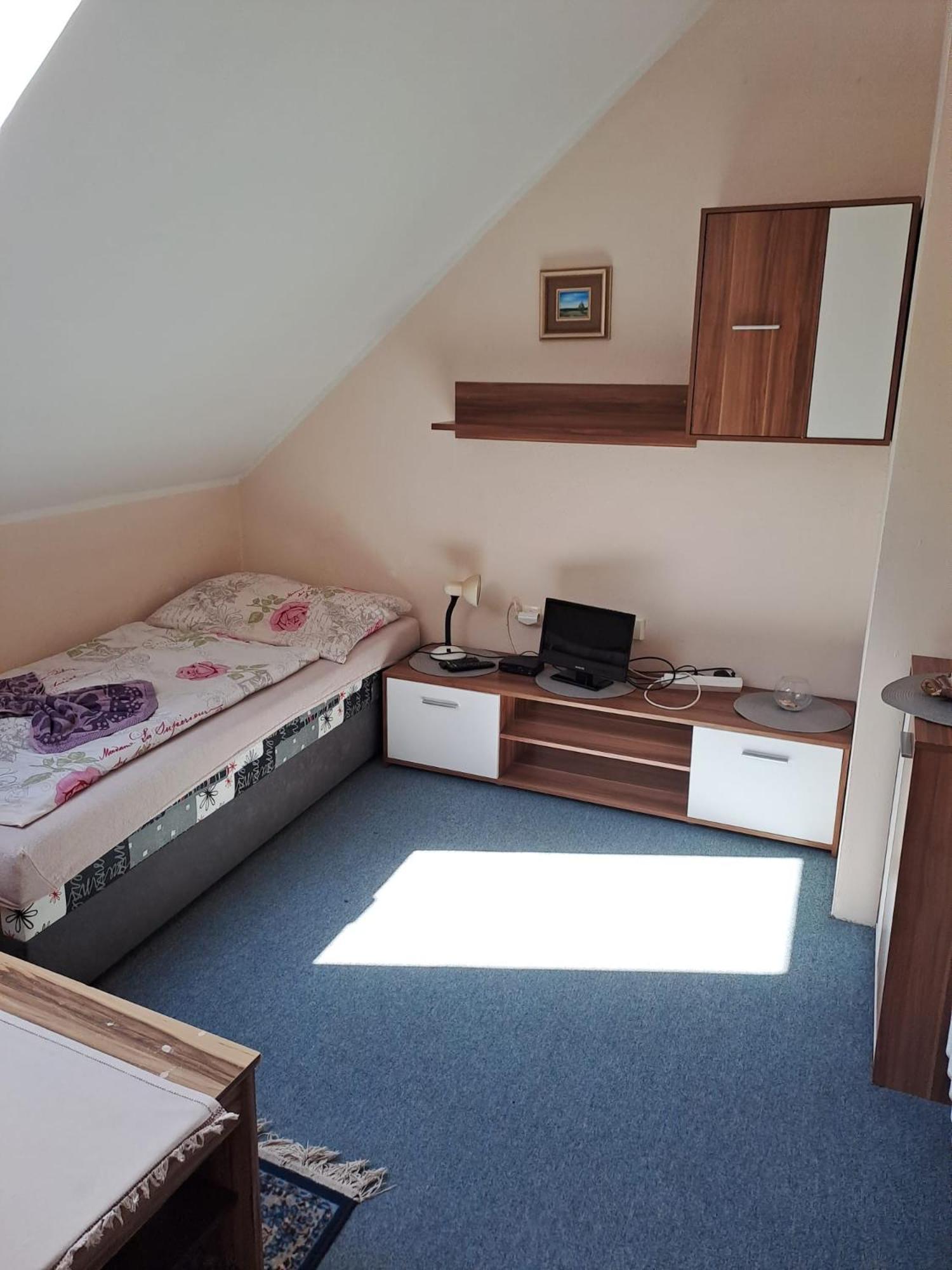 Hotel Kamenny Vrch Chomutov Kültér fotó