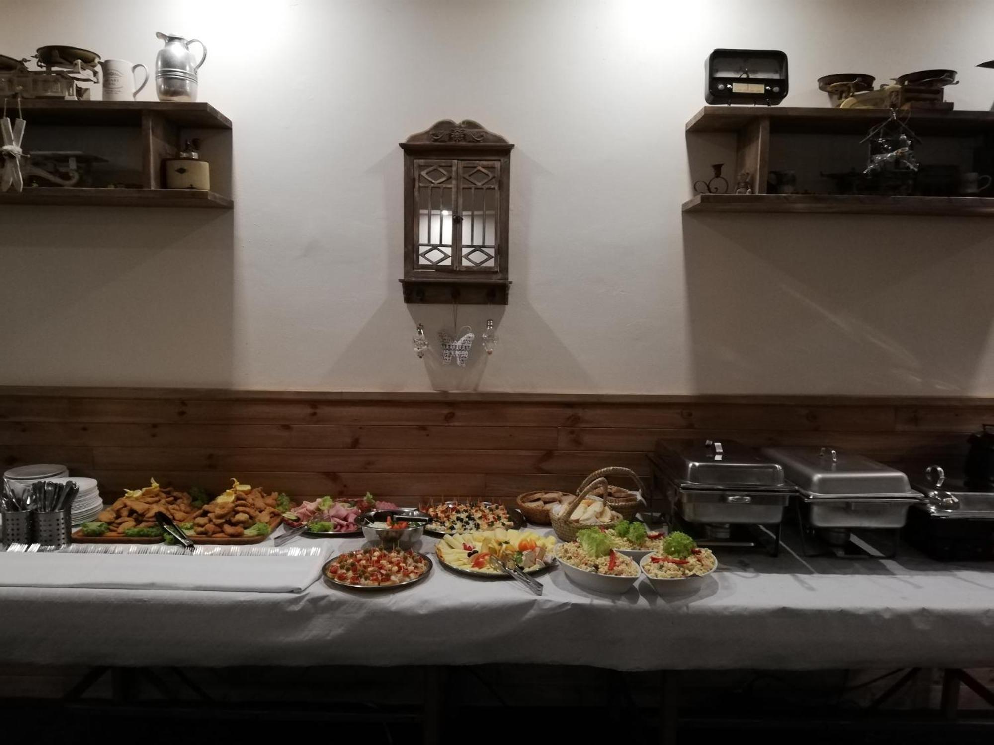 Hotel Kamenny Vrch Chomutov Kültér fotó